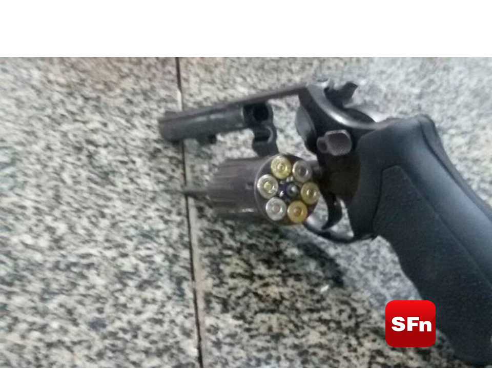 PM apreende arma e munições em distrito de Cambuci - SF Notícias
